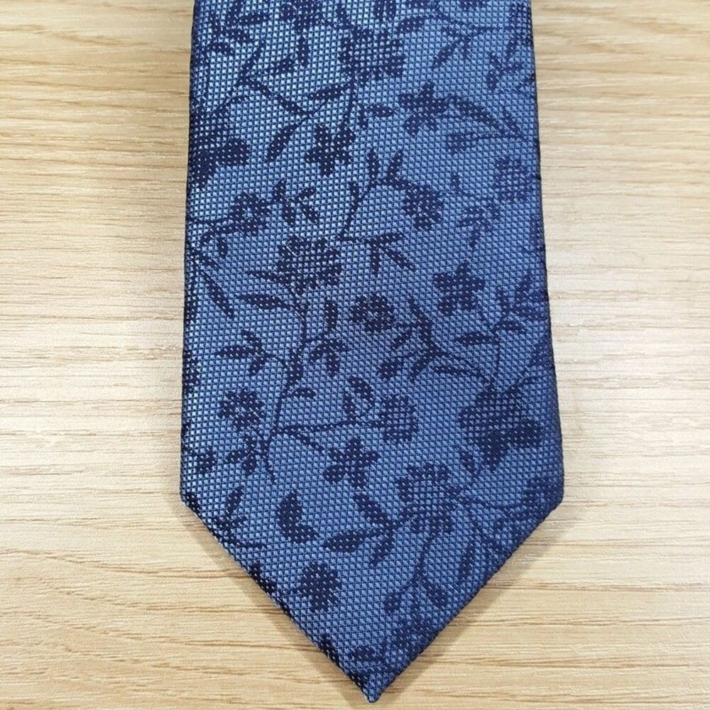 BAR III Mens Neck Tie Blue Floral Roses Slim Pointed Woven Textured Silk Blend